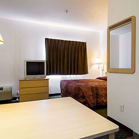 Studio 6 Charlotte Airport Room photo