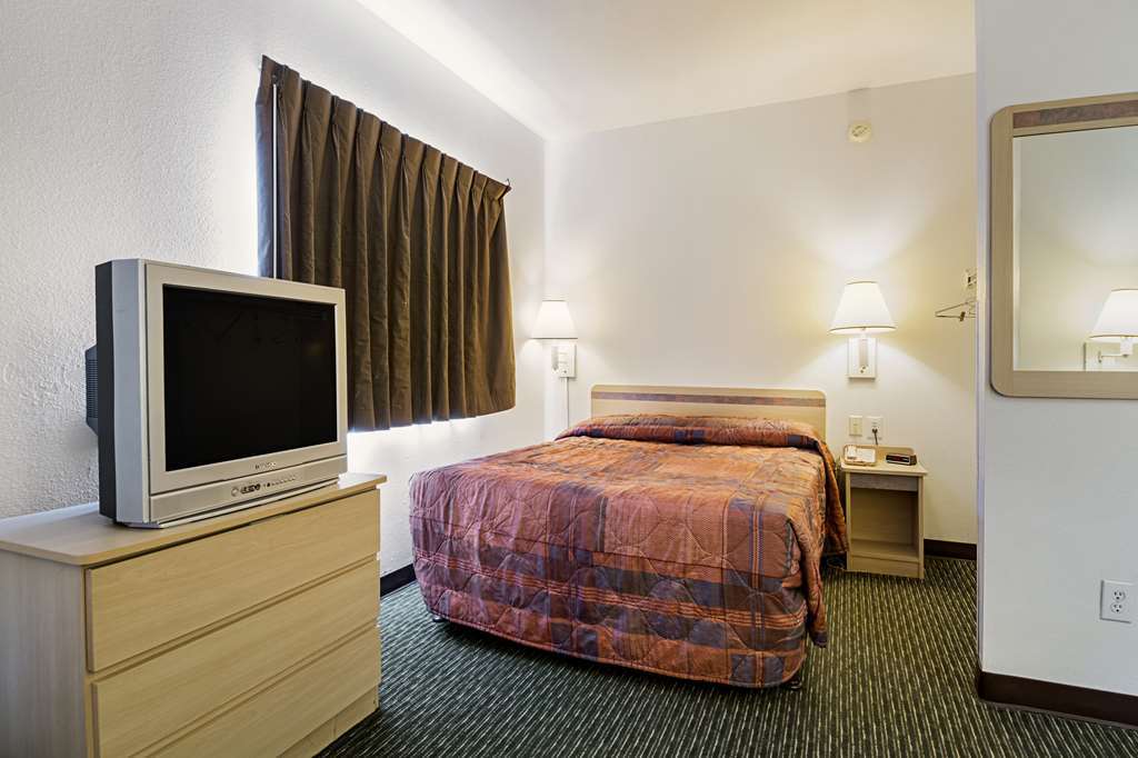 Studio 6 Charlotte Airport Room photo