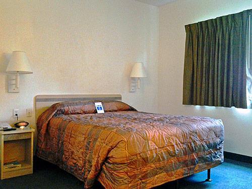 Studio 6 Charlotte Airport Room photo
