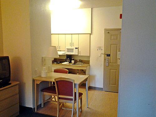 Studio 6 Charlotte Airport Room photo