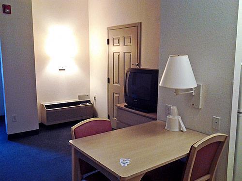 Studio 6 Charlotte Airport Room photo